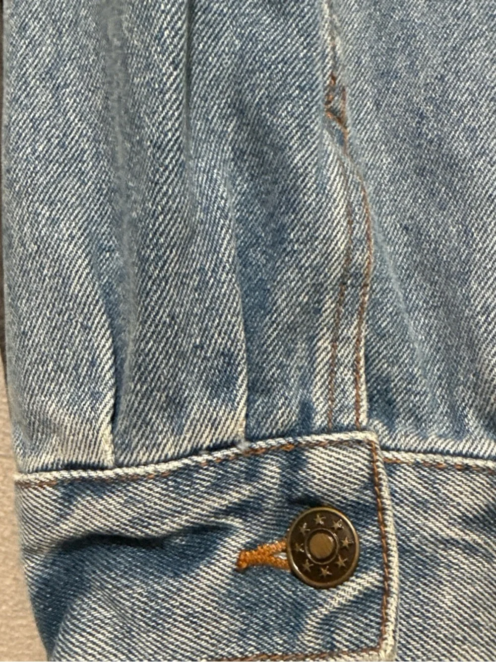 Levi's Light Blue Denim Jacket - Men's Trucker Style - Picture 11 of 11